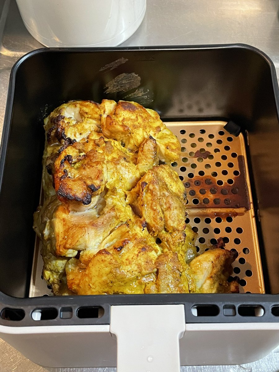kokoyayablog's tweet photo. Air Oven(エアオーブン)でタンドリーチキン焼いたんだけど、うまそうすぎる🤩
裏返してあと15分
出来上がりが楽しみ🥳
#AirOven
#エアオーブン https://t.co/qpkfx9wL0Z