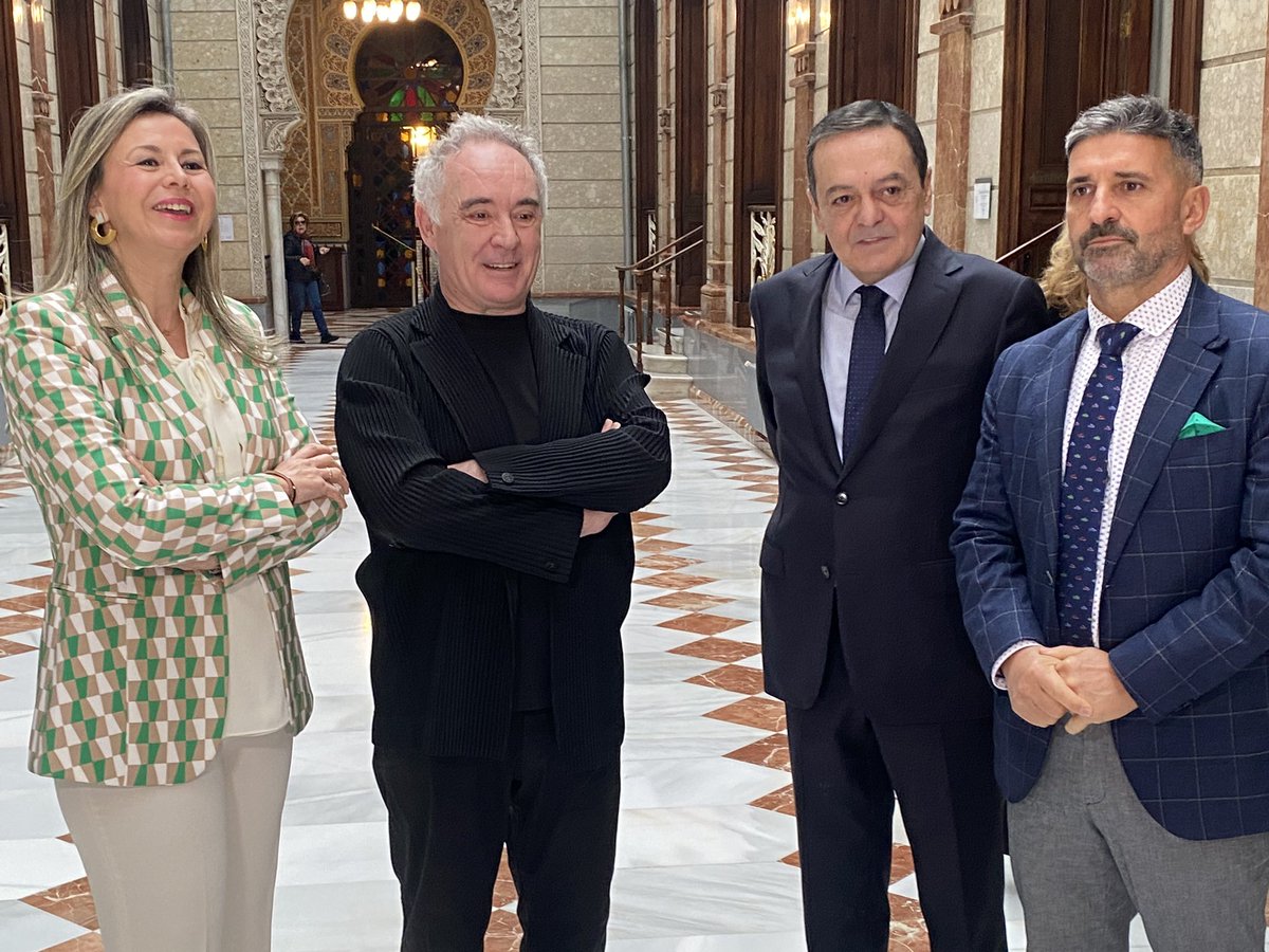 <a href="/ferranadria/">Ferran Adrià</a> <a href="/OlgaGarcasaz1/">Olga García Saz</a> y José María Albarracín han presentado el Curso Intensivo de Restauración que la <a href="/elBulli_oficial/">elBullifoundation</a> impartirá de la mano de <a href="/caixabank/">CaixaBank</a> en #Murcia desde hoy y hasta el próximo 23 de este mes.
CROEM y <a href="/HOYTU_/">HOYTÚ</a> colaboran en esta iniciativa.