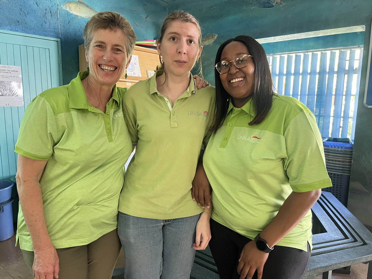 ISET_USEC's tweet image. Today the team is out in Mamelodi at the Walter Sisulu Environmental Centre. 

#RoboticsWorkshop #KeNako #USEC @UnisaScience