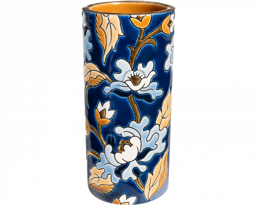 #ZERMATT Nouveautés 2023, lampe bougeoir et vases cornet sur fond bleu gitane, décor semis de fleurs dans un camaïeu de marrons, voir toute la collection emauxdelongwy.com/.../colle.../h…