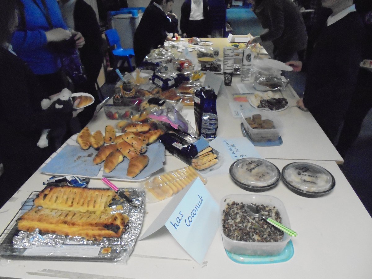 WoodOxhey's tweet image. Year 4 have got their #MotherTongueDay celebrations off to a fantastic start with an incredible multi-cultural sharing breakfast! @strive2teach