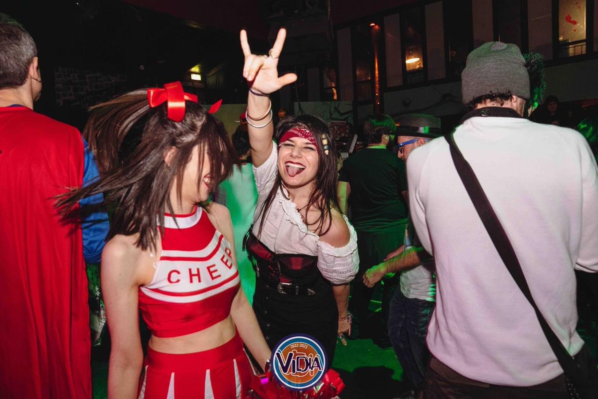 vidiaclub's tweet photo. Foto di sabato su fb e IG, è stato un carnevale FOLLE https://t.co/TuJrWxQlUQ