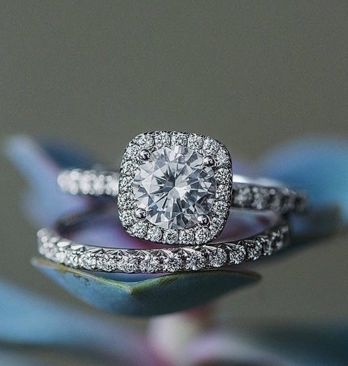 CryptoZykee's tweet image. If you buy this ladies ring you’ll get a black gents ring for free. This special is available until end of February 🙏🏻🙏🏻 WhatsApp or call 0640345406