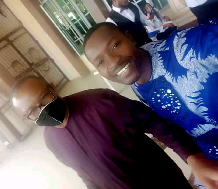 officialclemrot's tweet photo. @PeterObi  
@NNpeterobi 
@peter  One man, one vote...
If you ask me who I will vote, this pictures says it all.
If you ask me, the man for the job, pictures they say don't lie...
Please vote for the love and redemption of our nation and a New Nigeria!

My own endorsement!
✍🏾 https://t.co/9GwmdsLyIc