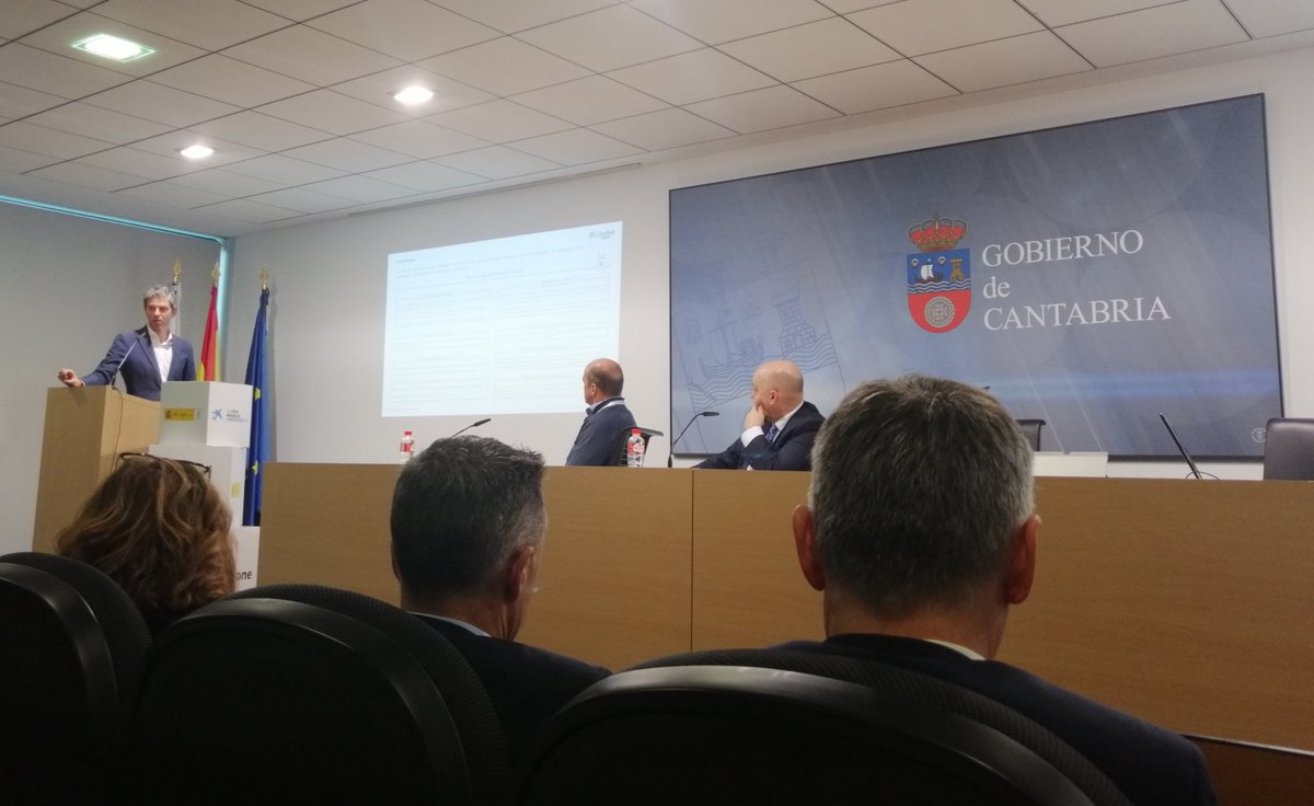 Otro año más, como jurado de la 16ª edición de los #PremiosEmprendeXXI de #Cantabria en el DayOne Innovation Summit, escuchando las propuestas innovadoras de las startups finalistas.