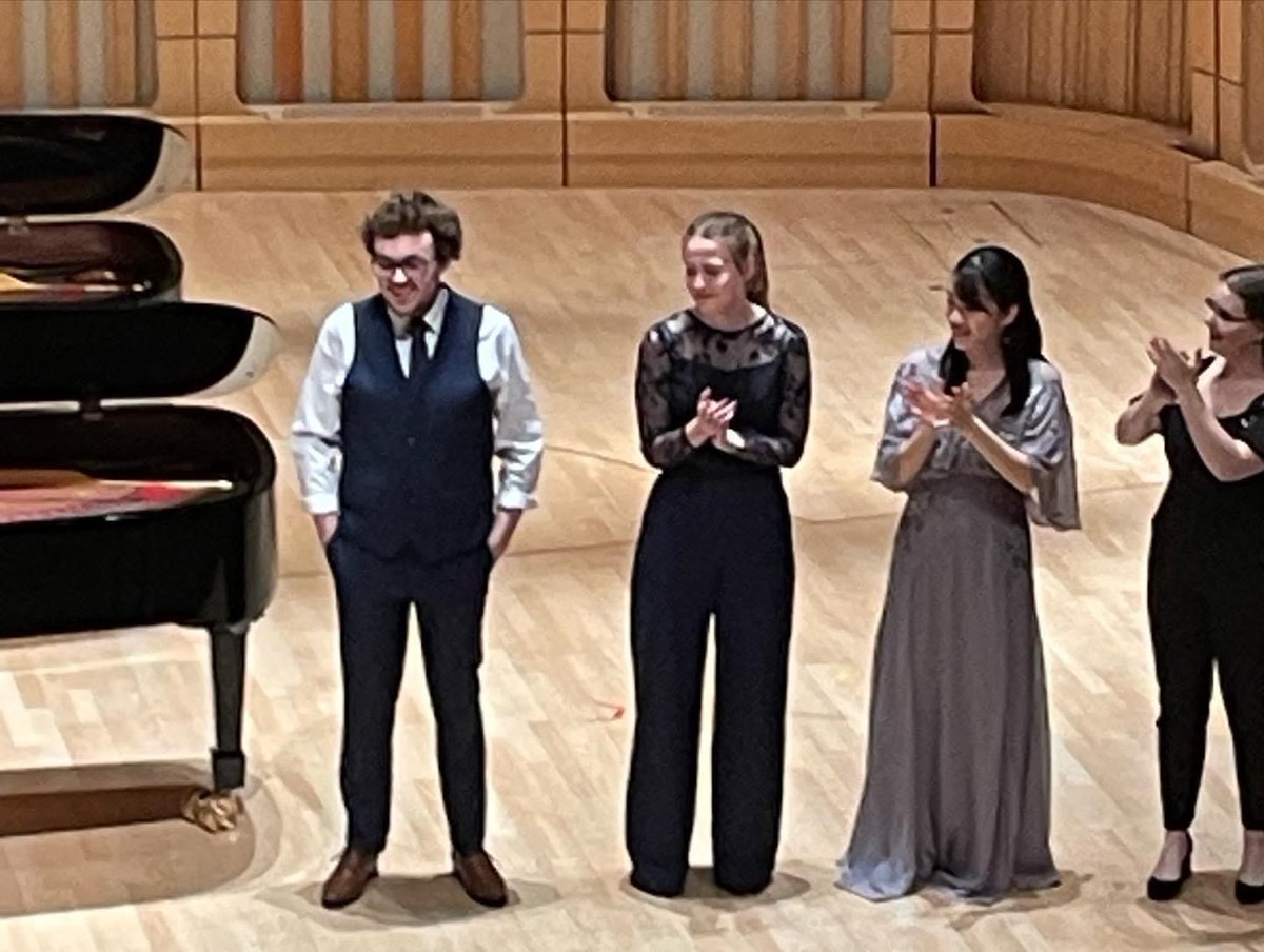 ColegCerddDrama's tweet photo. Llongyfarchiadau #RWCMDStrings Rhys Herbert enillydd Cystadleuaeth y Concerto!✨ 
 
Cynganeddu i Ellie Kershaw, Seira Chan a Ceri-Ann Townsend a berfformiodd i gyd yn wych. 
 
#RWCMDCreative #RWCMDMusic https://t.co/2TnIfQQOOt
