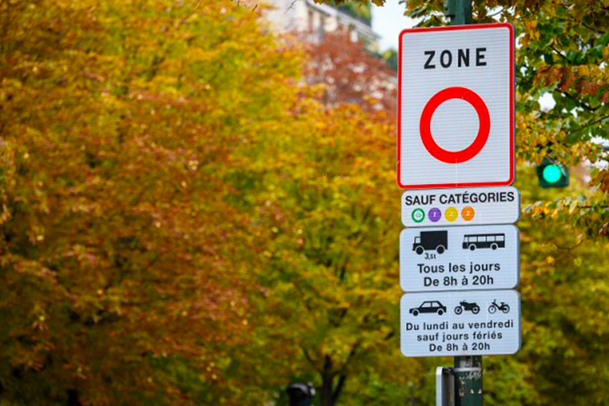 Prozon_com's tweet image. 🚙🌿 Les zone à faibles émissions (#ZFE), vous connaissez  ? 🤔 

Elles visent à transformer des zones à forte #pollution en zones à faibles émissions afin d'améliorer la qualité de l'air et de répondre aux enjeux environnementaux actuels. 🌍 

#climat #signalisation