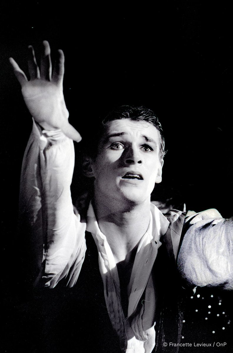 BalletOParis's tweet photo. #HommagePatrickDupond
Ce soir, Gala en hommage à Patrick Dupond, immense figure de la danse. Formé à l’École de Danse de l’Opéra, Étoile, puis Directeur de la Danse à l’Opéra de Paris de 1990 à 1995, il a dansé pour les chorégraphes majeurs de son temps.
https://t.co/V8Jtokwpht https://t.co/ShxZiWZFna