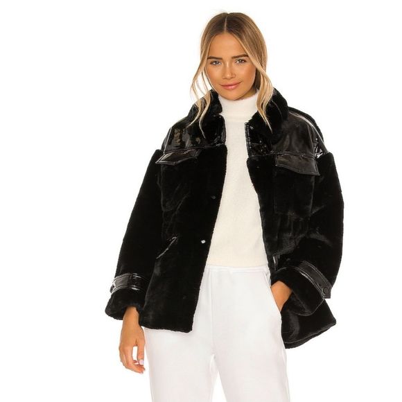 poshambassador2's tweet photo. So good I had to share! Check out all the items I'm loving on @Poshmarkapp #poshmark #fashion #style #shopmycloset #timoweiland #apparis #taosfootwear: https://t.co/NBlHx1KULt https://t.co/H13oyBMNlR