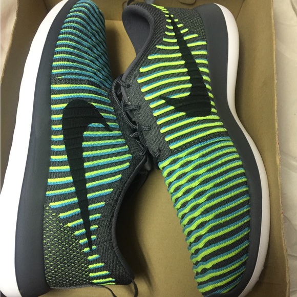 NWJUSTY's tweet photo. So good I had to share! Check out all the items I'm loving on @Poshmarkapp #poshmark #fashion #style #shopmycloset #oldnavy #nike: https://t.co/xeBAWBHAw8 https://t.co/MQkGZWdUmx