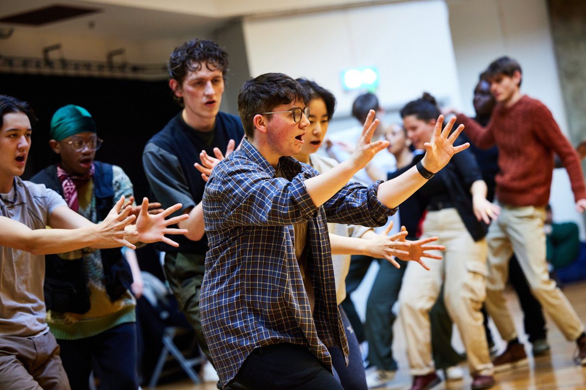 LeedsPlayhouse's tweet photo. Our palm trees are shaking with excitement. 🌴
👀 Exclusive new behind-the-scenes rehearsal room images from #LordOfTheFlies. 👇
Thanks to 📸 @photosbydavid  for joining us on the island. 🙏 https://t.co/hvqANRWqvx