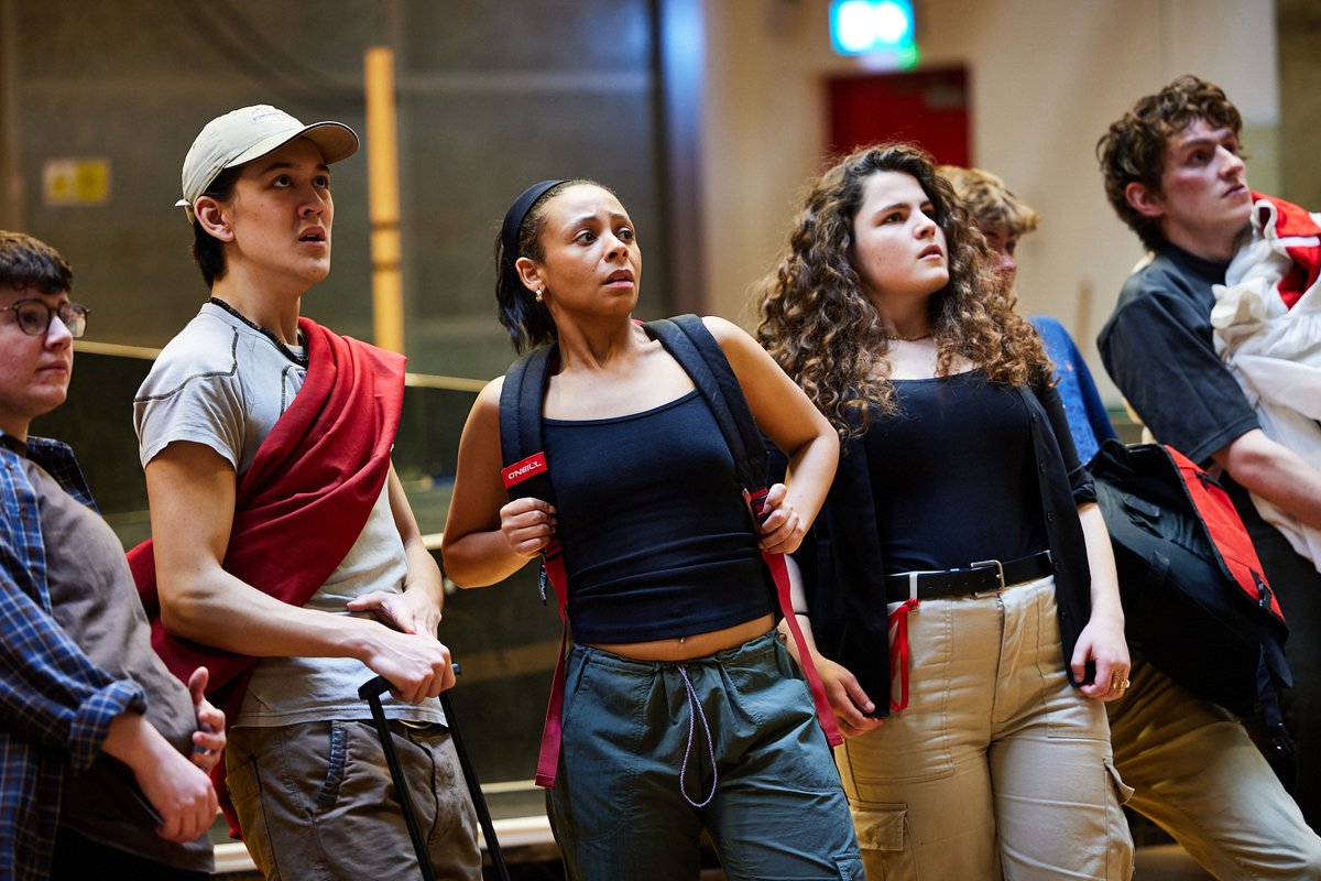 LeedsPlayhouse's tweet photo. Our palm trees are shaking with excitement. 🌴
👀 Exclusive new behind-the-scenes rehearsal room images from #LordOfTheFlies. 👇
Thanks to 📸 @photosbydavid  for joining us on the island. 🙏 https://t.co/hvqANRWqvx