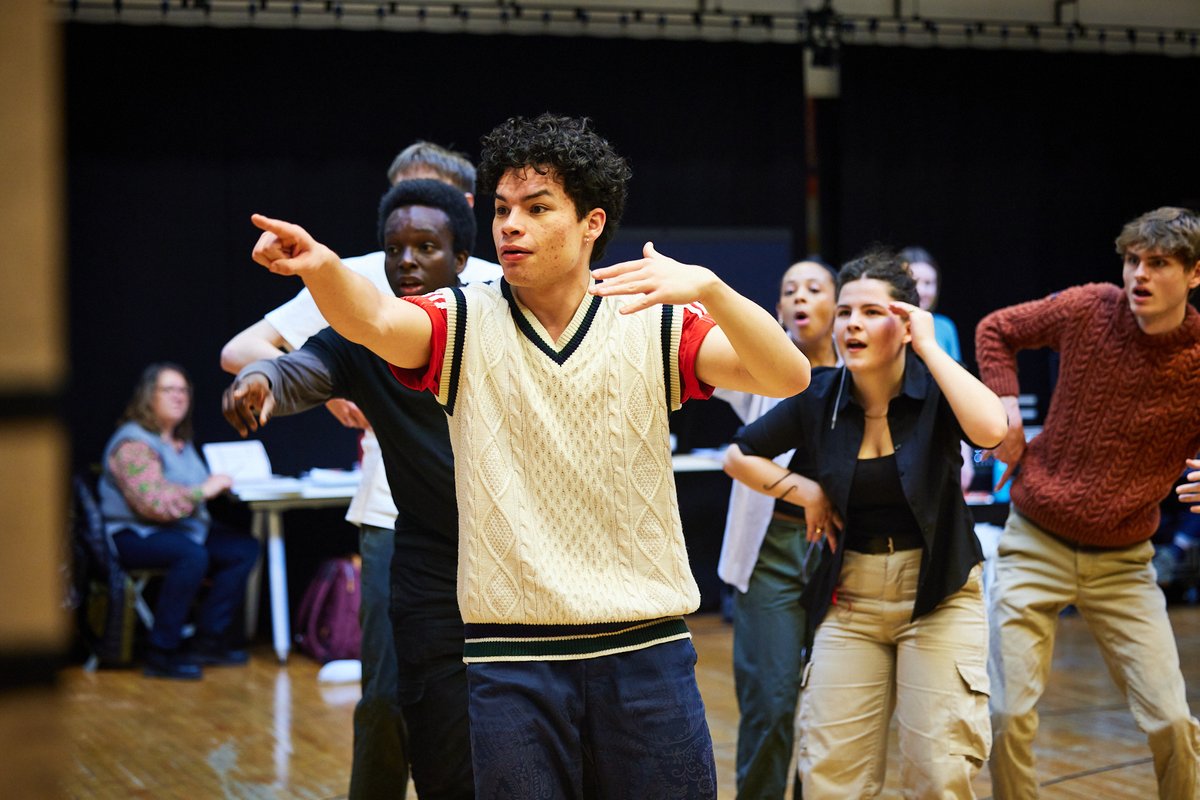 LeedsPlayhouse's tweet photo. Our palm trees are shaking with excitement. 🌴
👀 Exclusive new behind-the-scenes rehearsal room images from #LordOfTheFlies. 👇
Thanks to 📸 @photosbydavid  for joining us on the island. 🙏 https://t.co/hvqANRWqvx