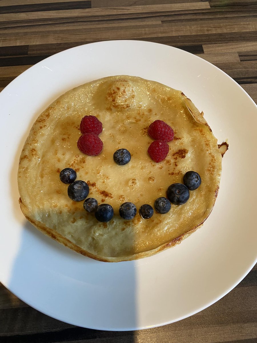Creatures8's tweet photo. Happy pancake day everyone 🐶🐾😃
#pancakeday #supportlocalbussines #billericaydogs #billericay #brentwood https://t.co/5WcN2g9pNP