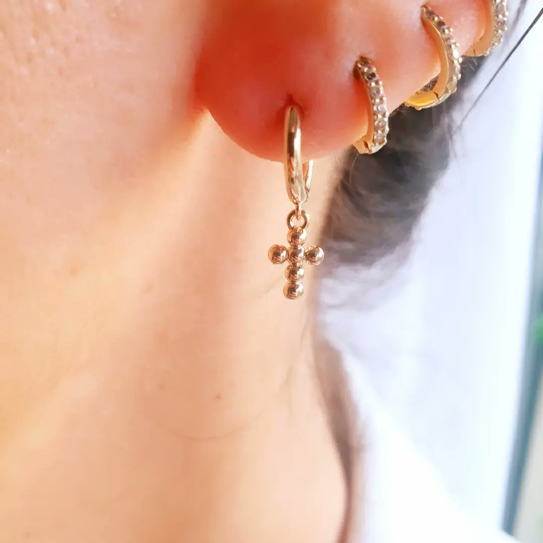 siukaofficiel's tweet image. Les mini créoles #croix 🛍️💕. En plaqué or 3microns. En accumulation = tendance
#minicreoles #creolestyle #créoles #creolesplaqueor #earring #earringstyle #creolesaddict #bijouxpascher #instabijoux #ideecadeau #siuka #siukabijoux #siukaofficiel