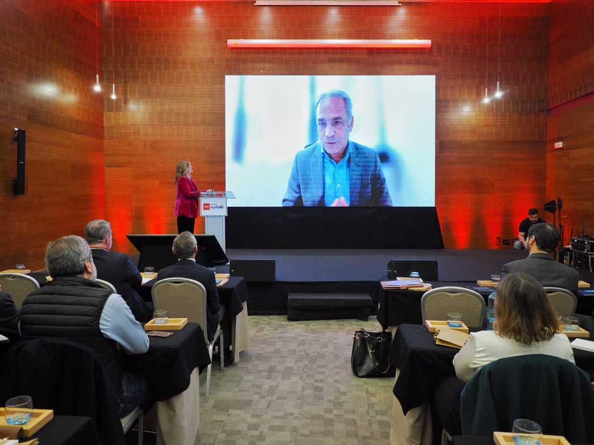 🤯 "Necesitamos medidas disruptivas o no llegamos a lo establecido en el Acuerdo de París" 

🗣 <a href="/valentinalfaya/">Valentín Alfaya</a> es tajante en su exposición. Aboga por la responsabilidad de empresas y también de ciudadanos, en su capacidad de consumidores. 

#MadridExcelente <a href="/ferrovial/">Ferrovial</a>