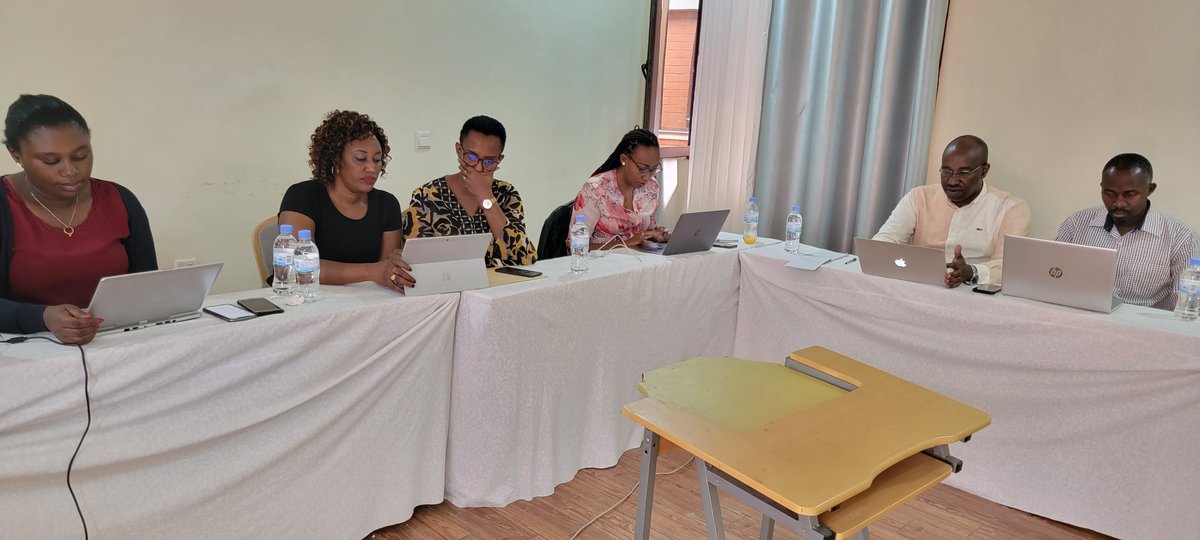 laisdar's tweet photo. #happeningnow : A publication workshop for Laisdar Project. The team is busy writing scientific manuscripts reporting the project's findings @Uni_Rwanda @RBCRwanda @IDRC_CRDI https://t.co/5uB0opFpgk