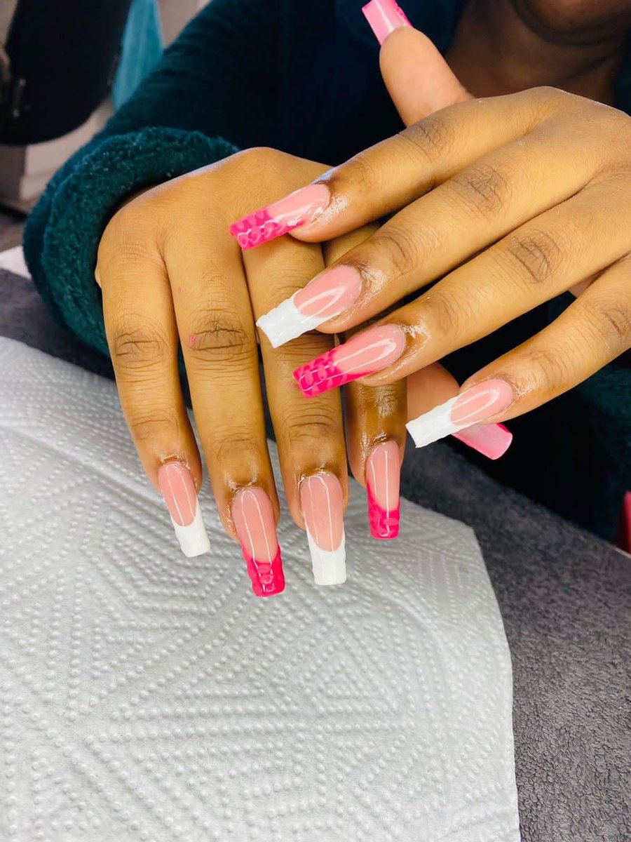 NobuhleNcube10's tweet photo. Acrylic tips R200
Extra large tips R300
Acrylic overlay R180
Gel Tips.          R220
Gel overlay.     R150
Soak off R10
Buff and shine  R100

Art 10 to 30rand
We located in Kempton park cbd at number 12 central avenue opposite monument road near the old absa building. 0680370351 https://t.co/egBnUd0NSm