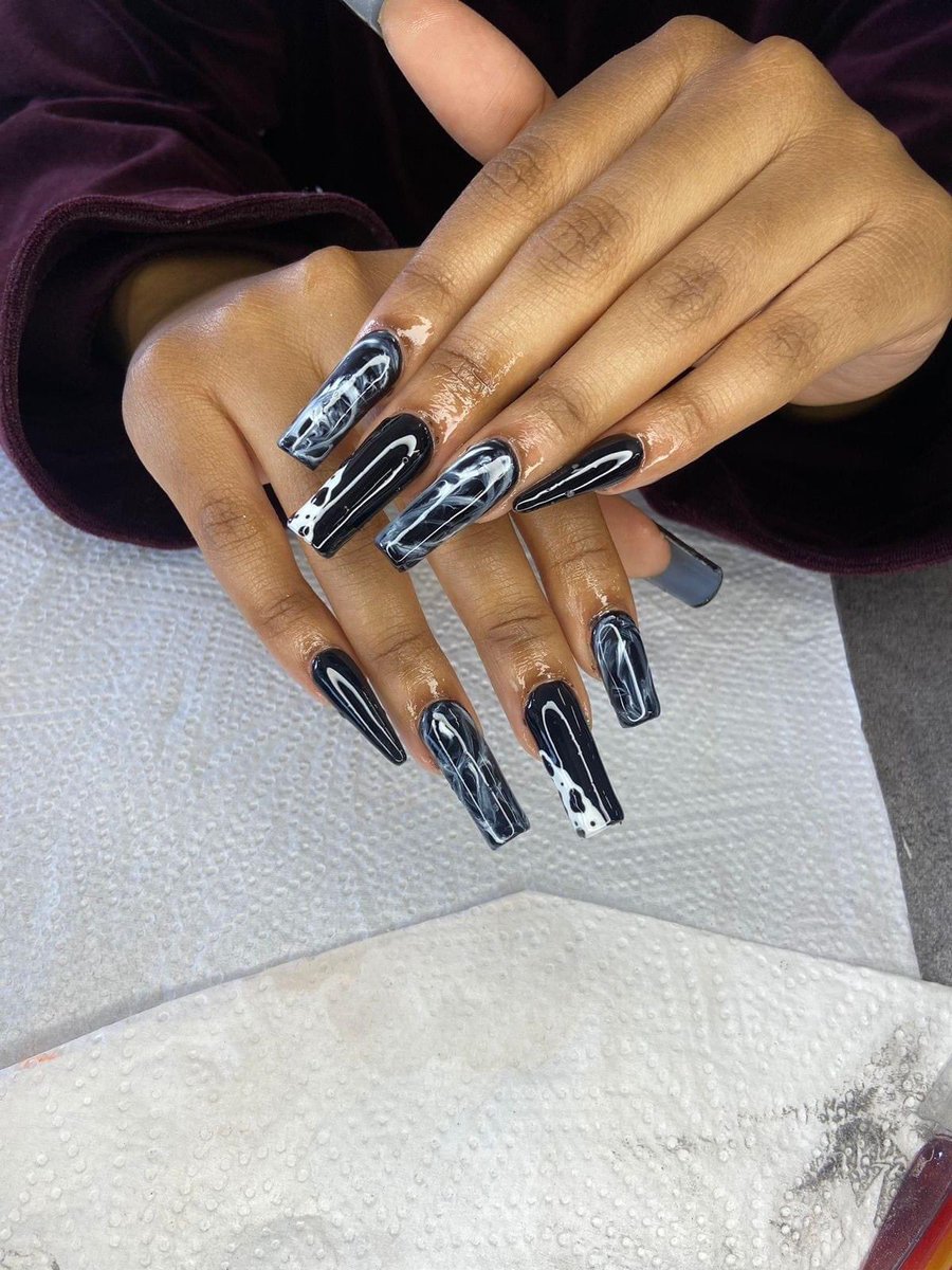NobuhleNcube10's tweet photo. Acrylic tips R200
Extra large tips R300
Acrylic overlay R180
Gel Tips.          R220
Gel overlay.     R150
Soak off R10
Buff and shine  R100

Art 10 to 30rand
We located in Kempton park cbd at number 12 central avenue opposite monument road near the old absa building. 0680370351 https://t.co/egBnUd0NSm