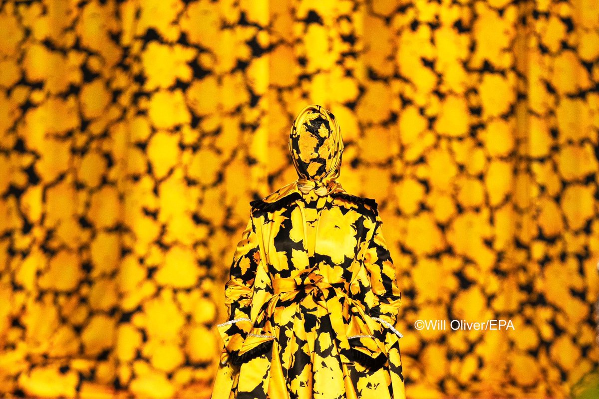 TheBPPA's tweet photo. Assignments 2023 | The BPPA Exhibition

Submissions Opening Soon

From Assignments 2021

A model presents a creation by Richard Quinn during London Fashion Week in London, United Kingdom, on February 15, 2020.

📸Will Oliver/EPA 

#TheBPPA #Assignments2023 
@FixationUK
 #canonuk https://t.co/9qYfcGaGJN