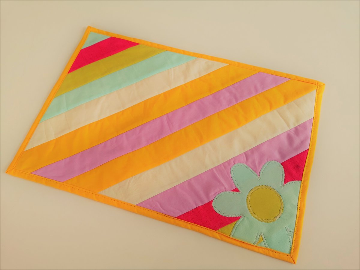 nihalguven66's tweet photo. Kumaş Parçalarından 3 Farklı Kendin Yap | 3 Different DIYs From Fabric Pieces https://t.co/soeCyOcTs6 #YouTube #diy #geridönüşüm #recycle #kendinyap #art #sewing #dikiş #dekor #decor #sanat #kırkyama #patcwork https://t.co/y7nMrMheDW