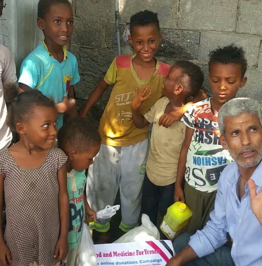 ghalebalsudmy's tweet photo. There is nothing more beautiful than your kind & pure #HEARTS that put a smile on the faces of these children & their poor families.
All love & respect, grateful for all of u.
I am so fortunate to be with you to serve those in need.
#Draw more smiles via👇
https://t.co/Fvg0AyhqIH https://t.co/plHhBbaKFd