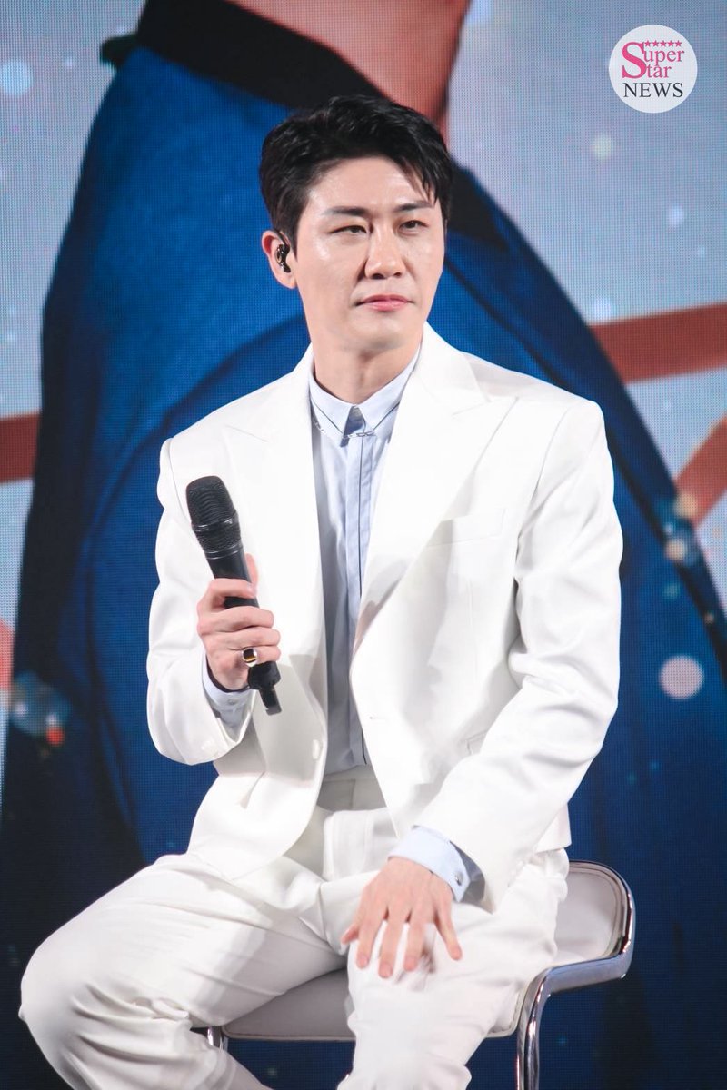 SuperstarnewsTH's tweet photo. เก็บตกรูปพี่ยองทักหล่อๆหน่อยค่า 🥰 ที่งานแถลงข่าว “YOUNG TAK IN THAILAND” ซุปตาร์ทร็อตจากเกาหลี เจ้าของบทเพลงดัง Jjiniya , Why are you coming out from there และ MMM ที่ได้รับความนิยมอย่างมากในเกาหลี  

#YOUNGTAK #영탁 
#youngtakinthailand #TeroMusic #milagroentertainment https://t.co/RimApeiYWq