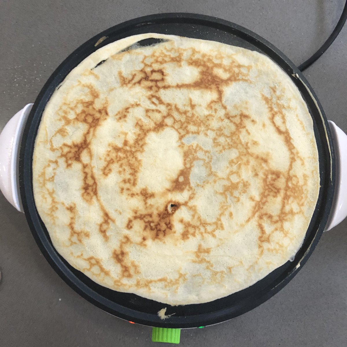 pretzelpilled's tweet photo. happy pancake day!!! savoury breakfast crepe 🍅 >.< https://t.co/IqapqNgMK7