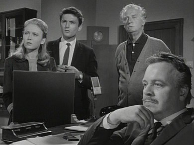 Wyfan2's tweet photo. @TheRSC #DavidSumner and #PatrickWymark later appeared wit #JulietMills in the MAN OF THE WORLD episode The Mindreader (1962) https://t.co/fmHuO8i8fI https://t.co/gGttKoHkhE