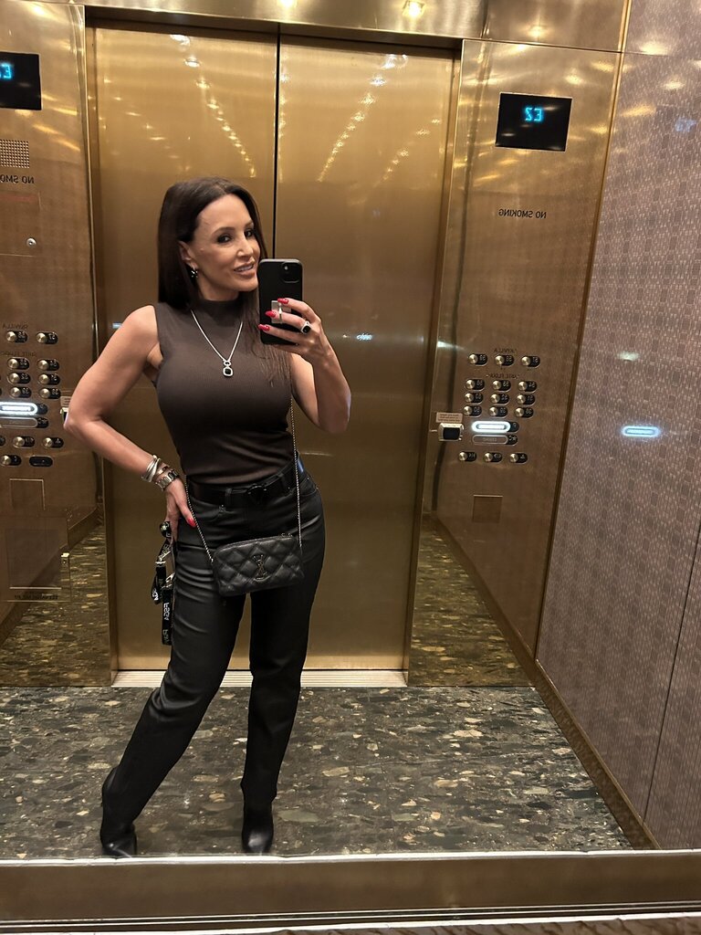 Pretty Older Women on Twitter "Lisa Ann, 50 via /r/PrettyOlderWomen