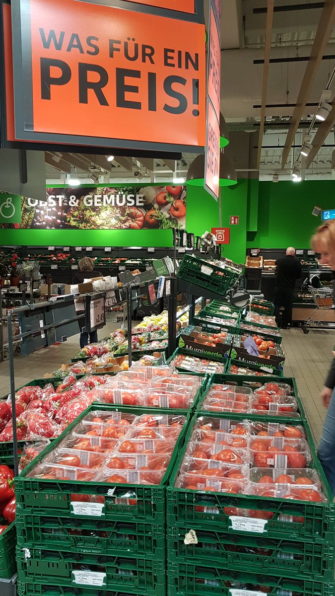 Retail trade & DEFRA sources claim the tomato harvest in Europe has been decimated by bad weather causing shortages everywhere. 

Strange? Kaufland Supermarket where I live in Germany at 14:45 CET. Tomatoes + fruit & veg as far as the eye can see. 
#BrexitLies 
#EmptyShelves