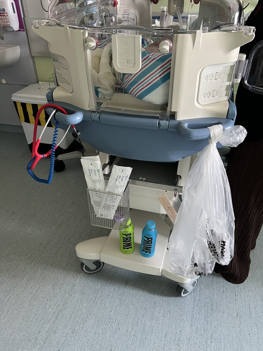 ryan_knox11's tweet photo. My little premature baby boy Finley promoting @KSI and @LoganPaul Prime in Neonatal haha https://t.co/R1W809vnGK