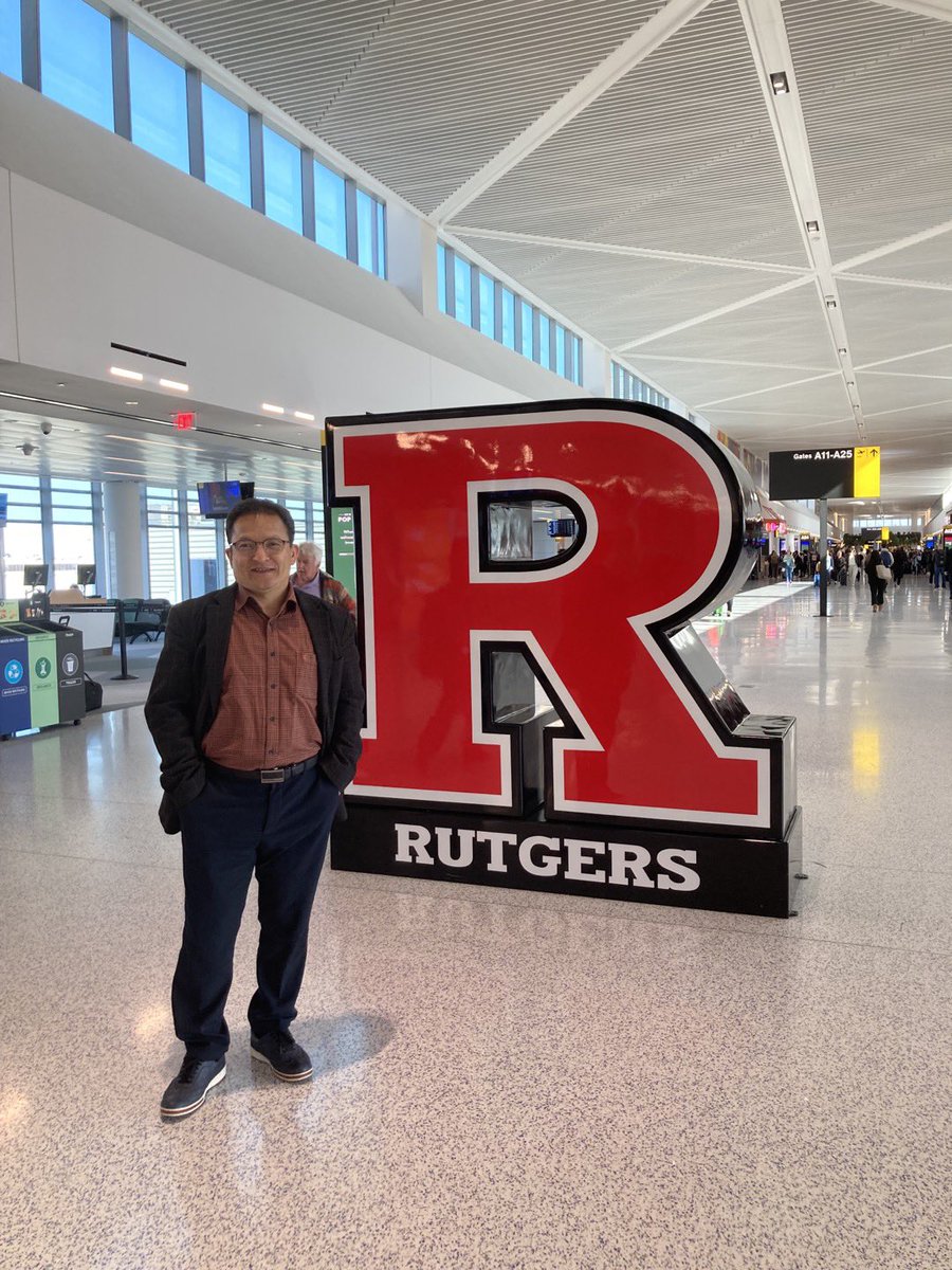 InboHan's tweet image. Thank you, Prof.Lee for inviting me and giving me a great opportunity to give a talk about research. I had a great time here.