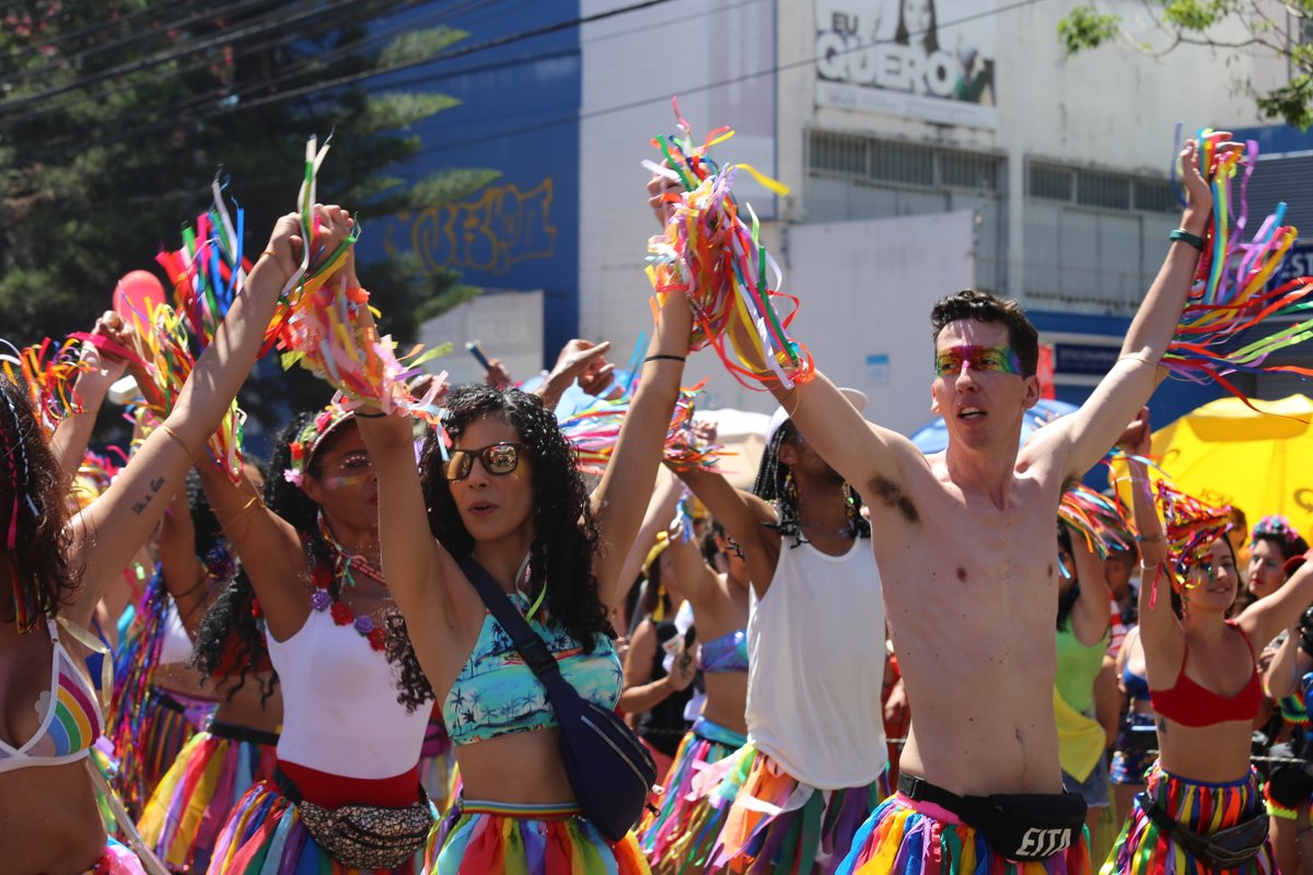 portal_bhaz's tweet photo. Juventude Bronzeada celebra 10 carnavais em BH
📸: Beatriz Kalil Othero / BHAZ
#Carnaval2023 #Carnaval #juventudebronzeada https://t.co/waNbyP1onb