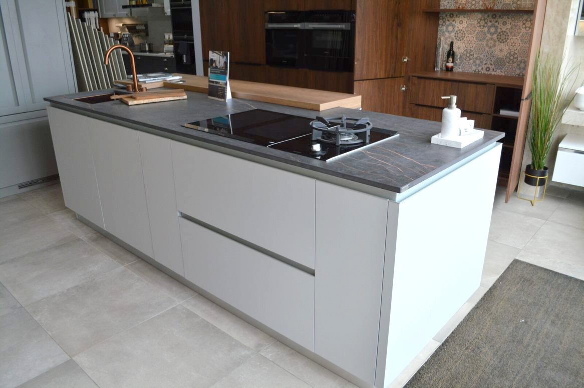 DektonWorktops's tweet photo. The Kitchen Quartz Worktops - Template, Supply London ; Fit worktops are incredibly hard-wearing and are one of the most stain-resistant kitchen materials available.
#dekton #dektonkitchenworktops #dektonworktops #dektonfabrication #dektonkitchens 
https://t.co/5Muo6iEDZZ https://t.co/tpTXcnXUlk
