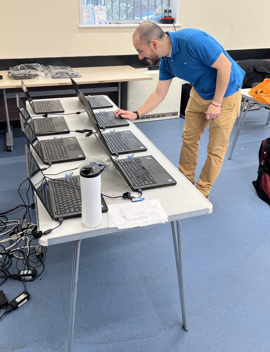 PWRtoConnect's tweet image. 50 #laptops #refurbished and #redistributed in #Wandsworth today

Huge thank you to our #volunteers for making it all happen ♻️💻💫

⁦@SellincourtPri1⁩ 
⁦@JewishMosaic⁩ 
⁦@HarrisBattersea⁩ 
⁦@AlderbrookSch⁩ 
⁦@StMarys_SW8⁩