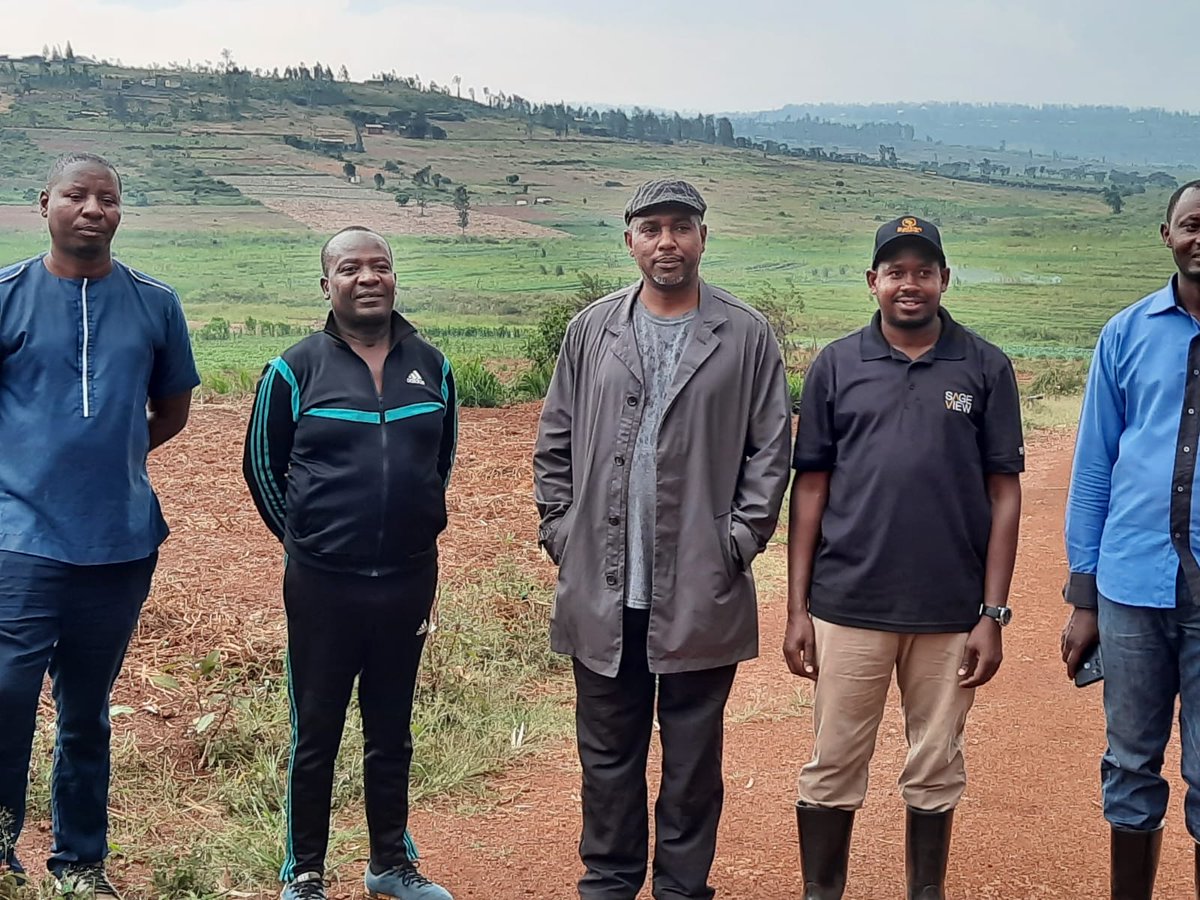 kenyaHCrwanda's tweet photo. THREAD 1/ This afternoon visited Sunripe Farms, a Kenyan-run agribusiness. Was received by Mr. William Macharia, General Manager and team. Appreciated the positive impact on the community. https://t.co/BI6SHBd8LC