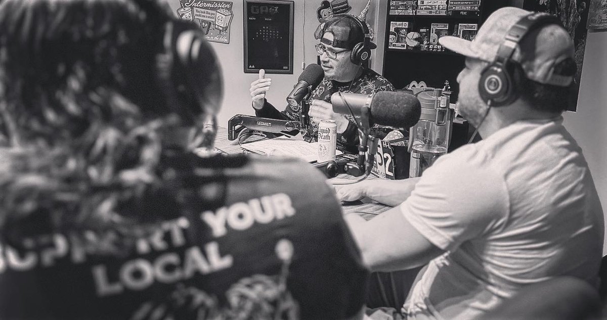 The52Podcast2's tweet photo. Photos from tonight, Episode 48 is a wrap. We talk a little NBA All Star weekend, Jeffree Star and Scream 6
#the52 #couldyoudescribetheruckus #illcheckitout #wedoinit #recordedinfrontofalivestudioaudience https://t.co/ctpVWkTsWi