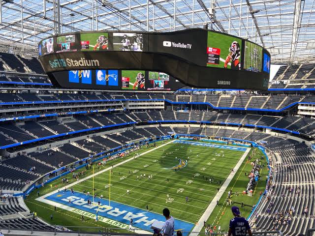 imyeonnz's tweet photo. TWICE IS THE FIRST GG TO PERFORM AT SOFI STADIUM (70K CAPACITY) AND METLIFE STADIUM (82K CAPACITY) IN HISTORY https://t.co/G1nAJ6w6tu