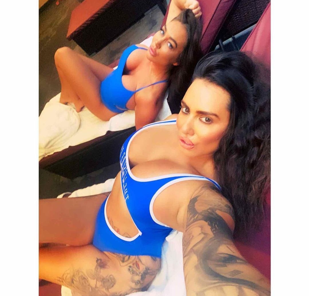 These 2 legends / hotties are now LIVE doing a GG show!!! @VickyNarni &amp; Charlie C 💥💥 https://t.co/9nkE9Uhy1H