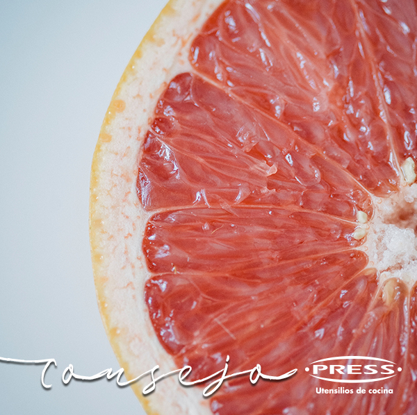 Al elegir toronjas busca las que tengan la piel delgada, lisa, sin imperfecciones. También es importante que busques las más pesadas en relación a su tamaño, porque suelen ser más jugosas. 

#PressLat #ConsejosDeCocina