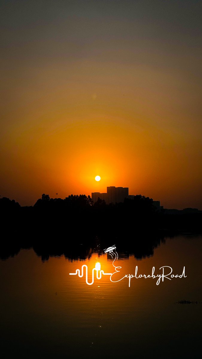 ExplorebyRoad's tweet photo. Was heading back from office in traffic this evening and couldn't stop myself from clicking the #Sunset with a hope after a stressful and a bad day to hope for a better tomorrow! #ThistooShallPass 

#Hyderabad #ExplorebyRoad https://t.co/n8npdnQxUL