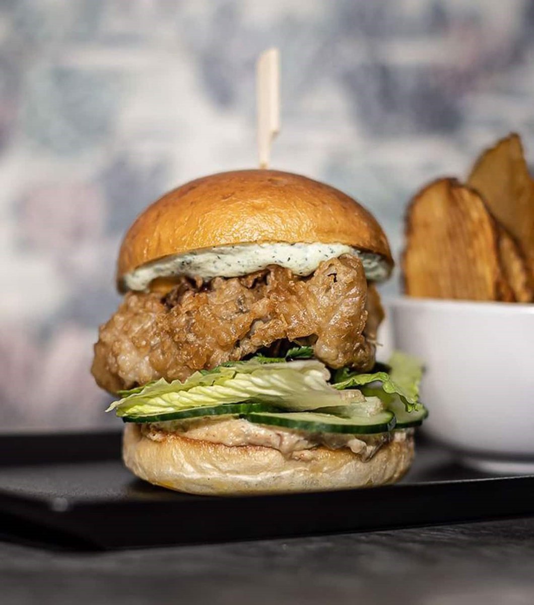 CerfiaFR's tweet image. 🇫🇷🦪 INSOLITE | Un #burger à l’#huitre, ça vous tente ? 👀 

👉 C’est à la carte du restaurant parisien « ISTR ». #Miam