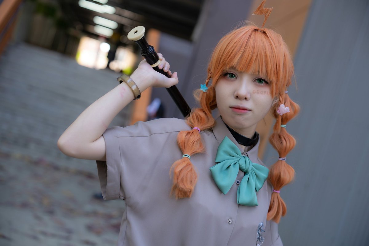 hakuyaku030's tweet photo. [Cosplay]
伐木高中的傳說：Geofu-412
📸 企鵝 @DubyTang

因為來不及在場次前生出斧頭，就先帶了對高中生來說跟折凳一樣好用的直笛
隨時都可以來一首瑪麗有隻小綿羊(物理)，如果擁有一黑一白兩支直笛還可以幫同學撐10秒🤙

幸好伐木高中的劇情沒有出現音樂老師😶‍🌫️

#Geofart https://t.co/1pCwZVo0RU