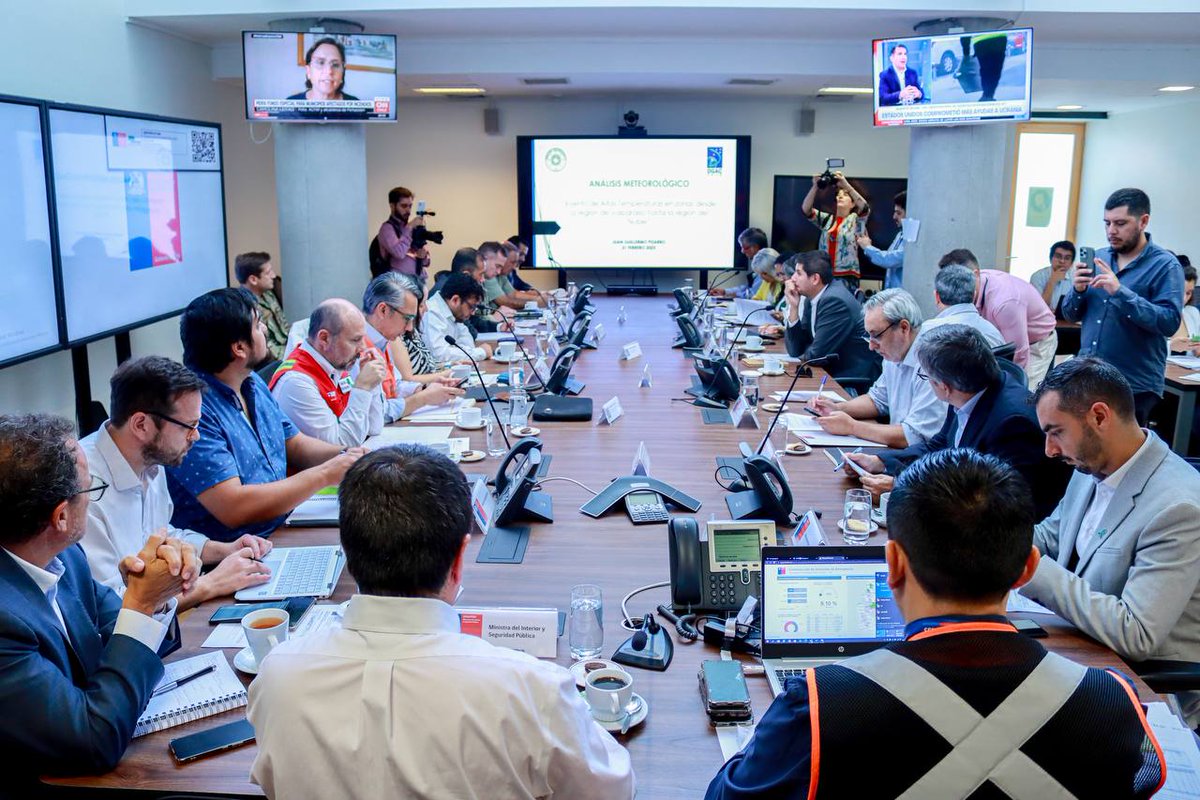 MinMujeryEG's tweet photo. AHORA ➡️ Comité para Gestión de Riesgos y Desastres | Subse @LuzVidalH participa en nueva reunión #COGRID, encabezada por subsecretario @SubseInterior @DrManuelMonsalv para continuar la articulación de acciones coordinadas para el #CombateIncendios ✅ https://t.co/rUX0yjd30w