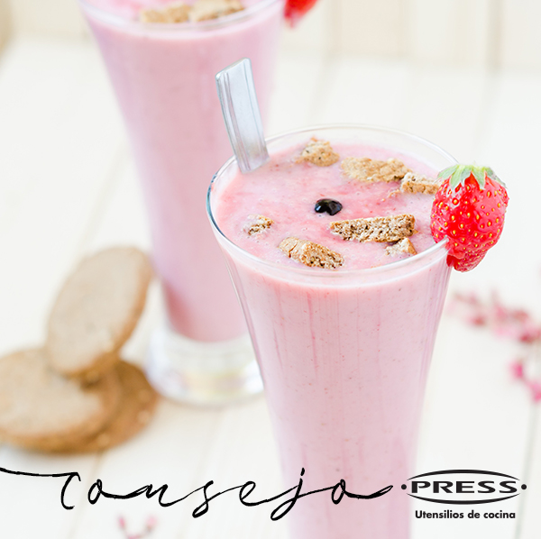 Normalmente los smoothies se preparan con agua, jugo o leche. Pero si quieres darle un giro a los sabores tradicionales, hazlos con té o infusiones herbales. ¡Son muy refrescantes!

#Consejodecocina