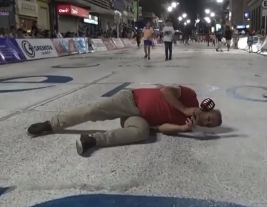 ArtigasOut's tweet photo. Esperando el fallo… (El que adivine con cuánto tiempo de atraso empiece, gana) https://t.co/vx6jYHftRG