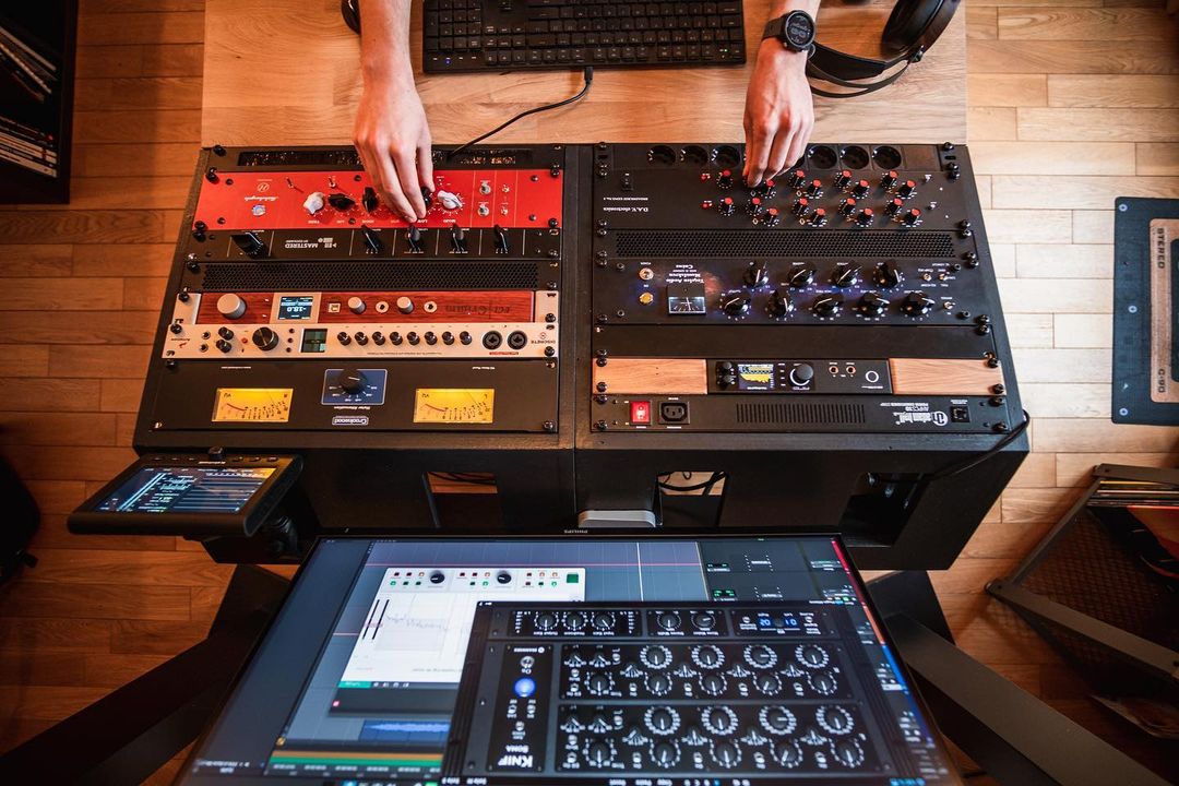AntelopeAudio's tweet photo. It’s a new week and a new opportunity to create something new 🎨 What project are you focusing on?
📷: https://t.co/Hz0NlPXTxw
#antelopeaudio #audiointerface #discrete8 #proaudio #recording #recordingstudio #studio #compressor #equalizer #audioproduction #audio #mastering #gear https://t.co/lHd37wlLoi