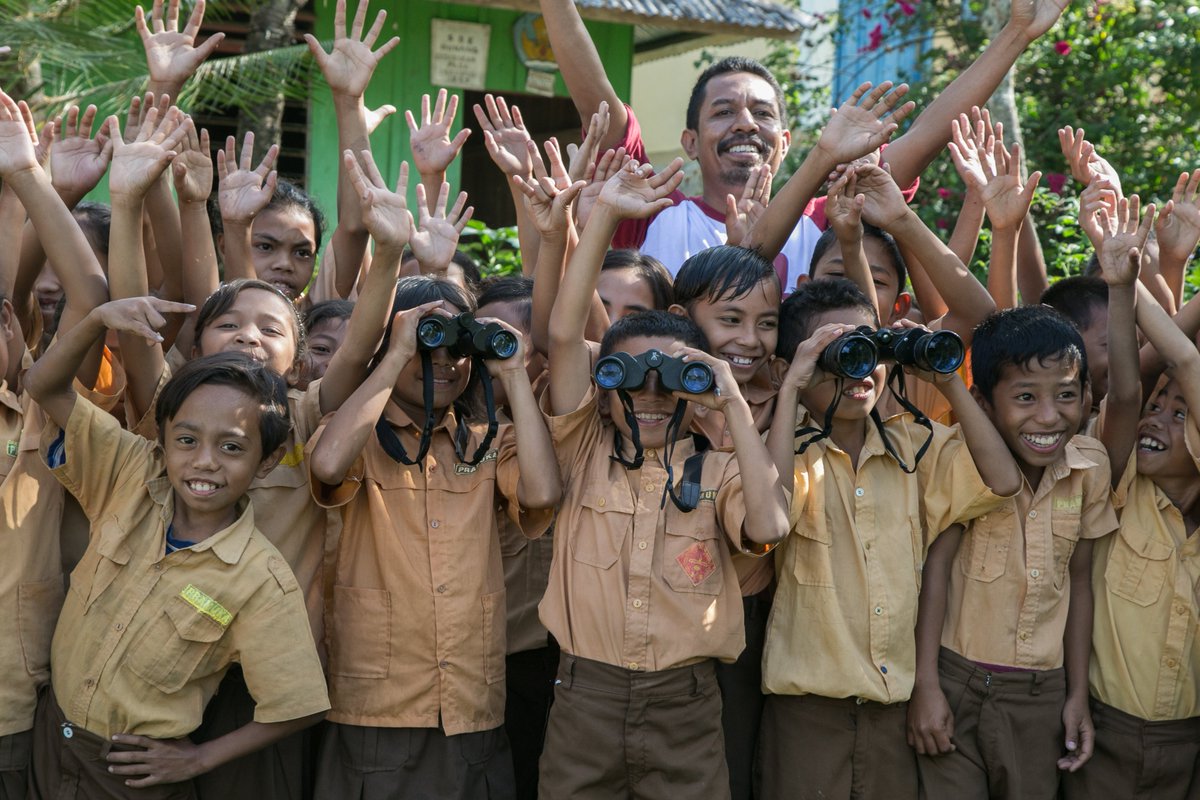 ZEISSBirding's tweet image. As part of our current cashback campaign, we are collecting binoculars from all brands in order to donate them to Vogelbescherming. Using their many years of experience and BirdLife’s global network, we can give refurbished equipment to as many people as possible.