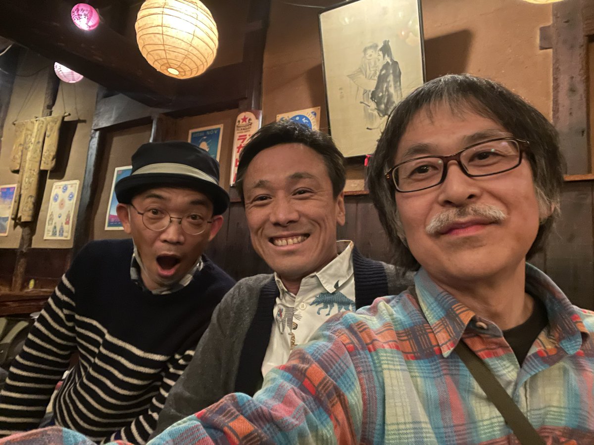 たまには拾得で飲むのもいい。
故郷だわ。
50周年て、まじでびびる。

ワシが初めて出たのは
1983年2月14日
ちょうど10周年の時、
学生バンドなんかうちの店は出さない！！
のタブーをおかして出た、、、、
テリーさんとの出会い。